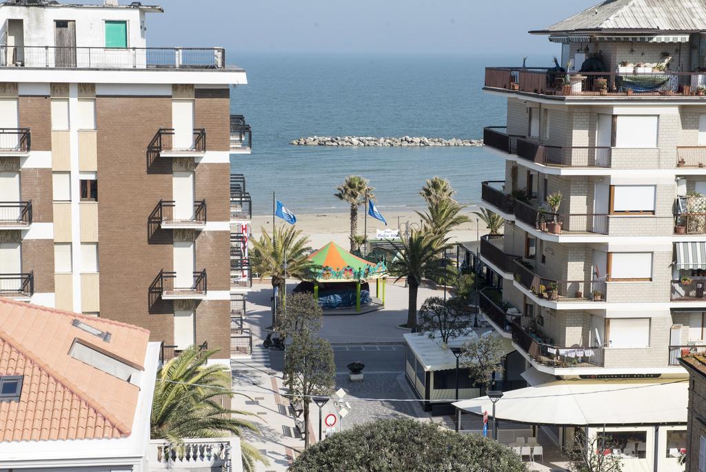 Hotel Gabbiano Porto San Giorgio Exterior foto