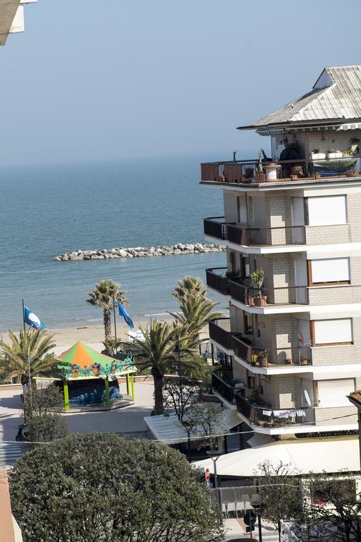 Hotel Gabbiano Porto San Giorgio Exterior foto