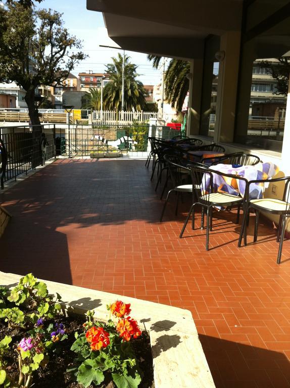 Hotel Gabbiano Porto San Giorgio Exterior foto