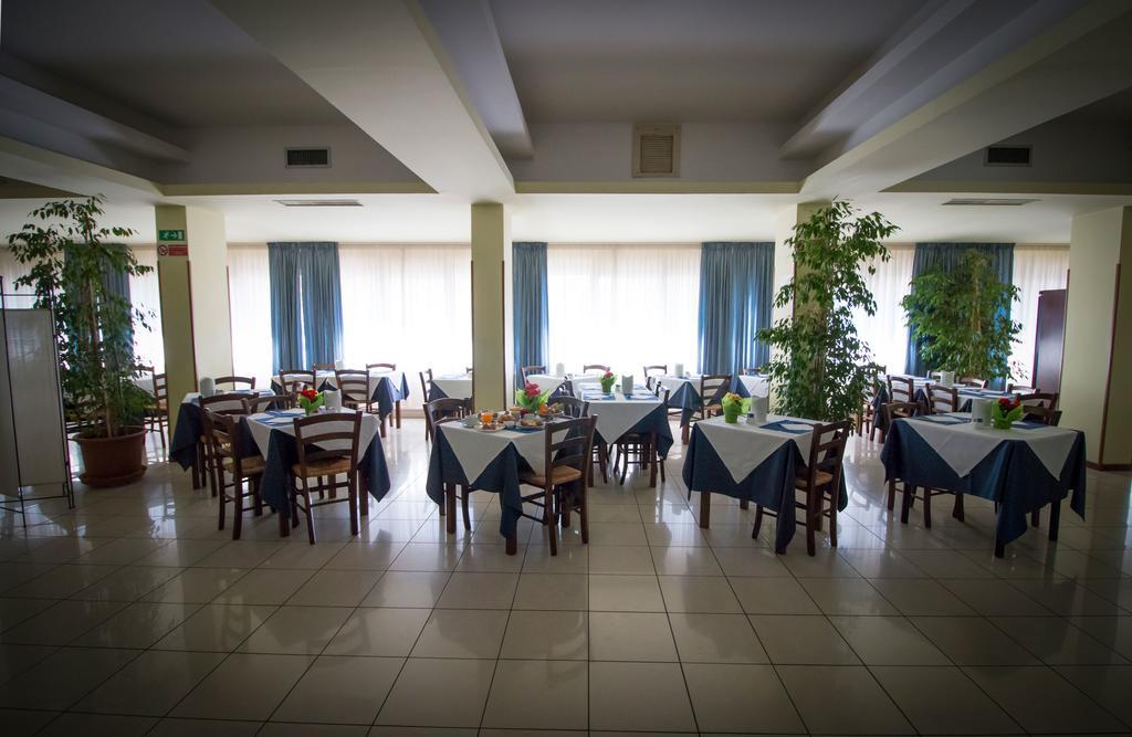 Hotel Gabbiano Porto San Giorgio Exterior foto