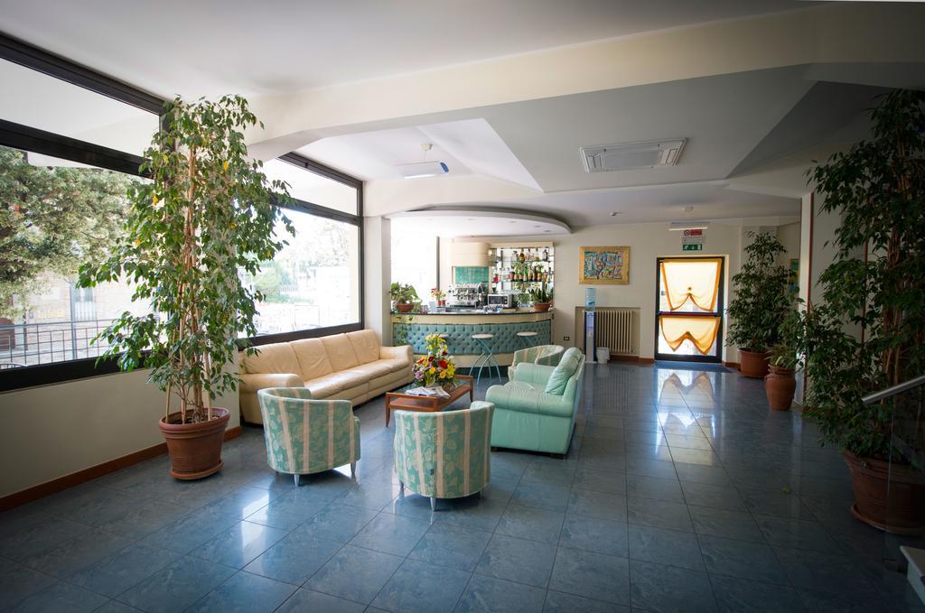 Hotel Gabbiano Porto San Giorgio Exterior foto