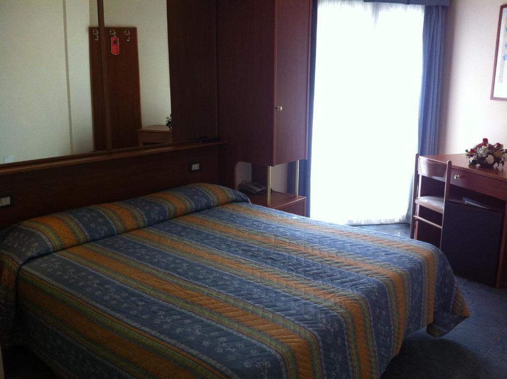 Hotel Gabbiano Porto San Giorgio Habitación foto