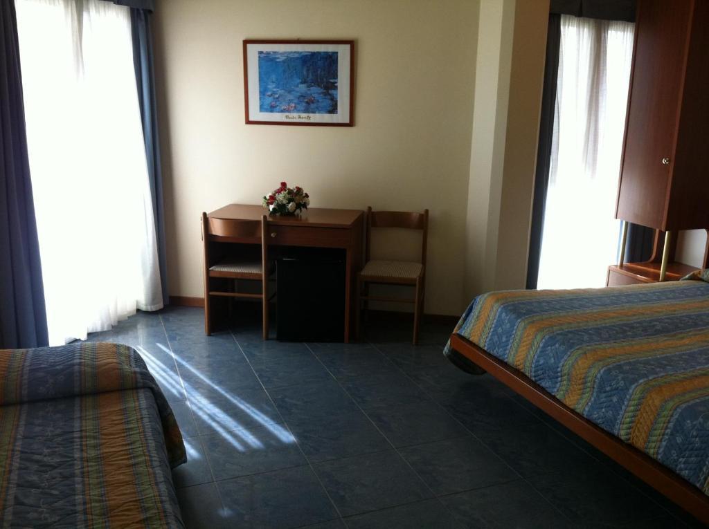 Hotel Gabbiano Porto San Giorgio Habitación foto
