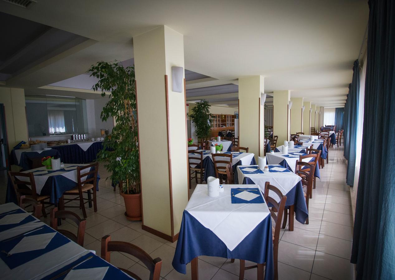 Hotel Gabbiano Porto San Giorgio Exterior foto