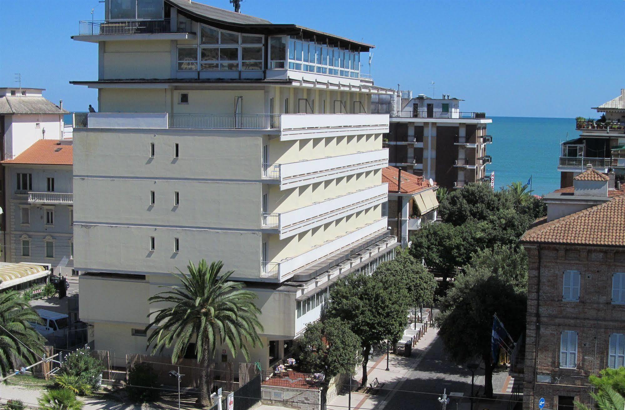 Hotel Gabbiano Porto San Giorgio Exterior foto